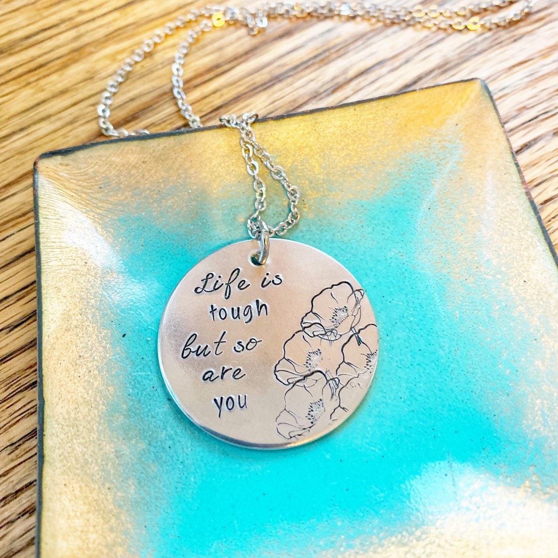 Handgestempelte Mohnblume Halskette, Krieger Geschenk von 5StonesDesigns