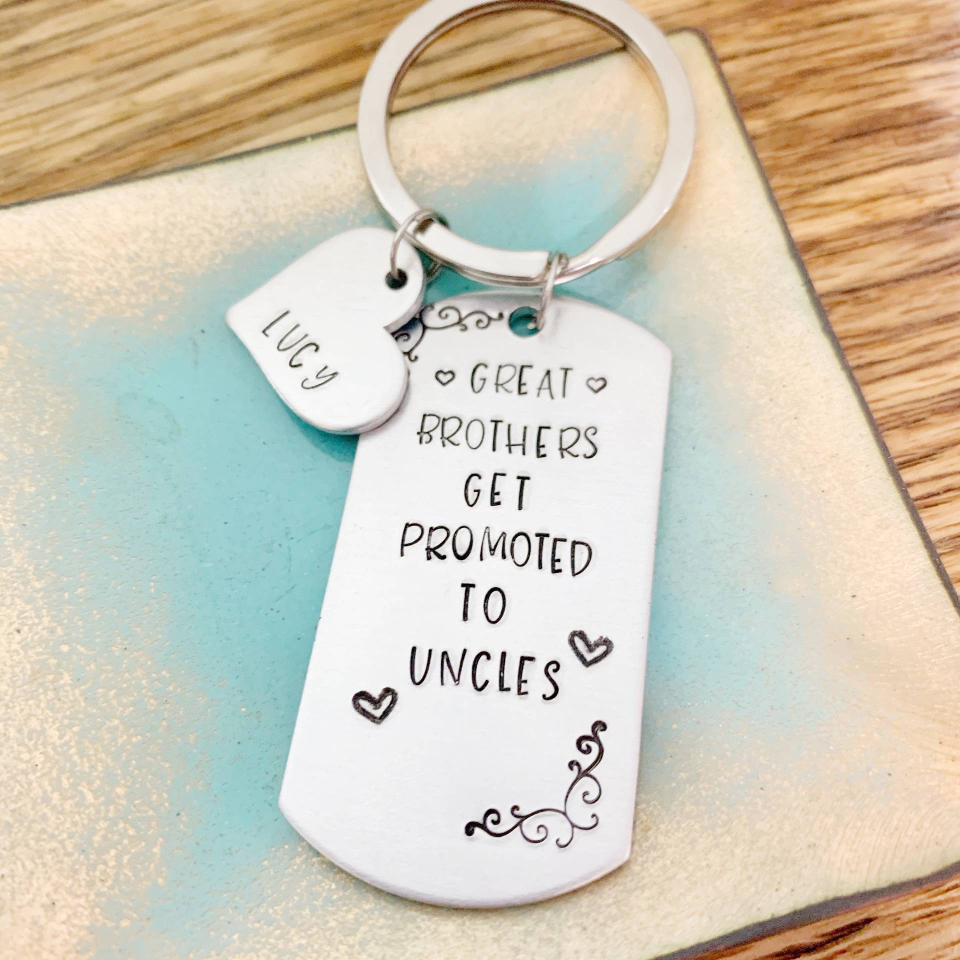 The Best Brothers Get Promoted To Uncles Keychain, Geschenk Für Ihn, Bester Onkel Aller Zeiten, Geburtstag, Schwangerschaftsentdeckung, Von Neice The Best Brothers Get Promoted To Uncles Keychain, Geschenk Für Ihn, Bester Onkel Aller Zeiten, Geburtstag, Schwangerschaftsentdeckung, Von Neice von 5StonesDesigns
