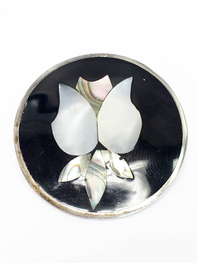 Alpaka Silber Blumen Brosche Onyx, Perlmutt, Abalone Inlay von 5goldenthings
