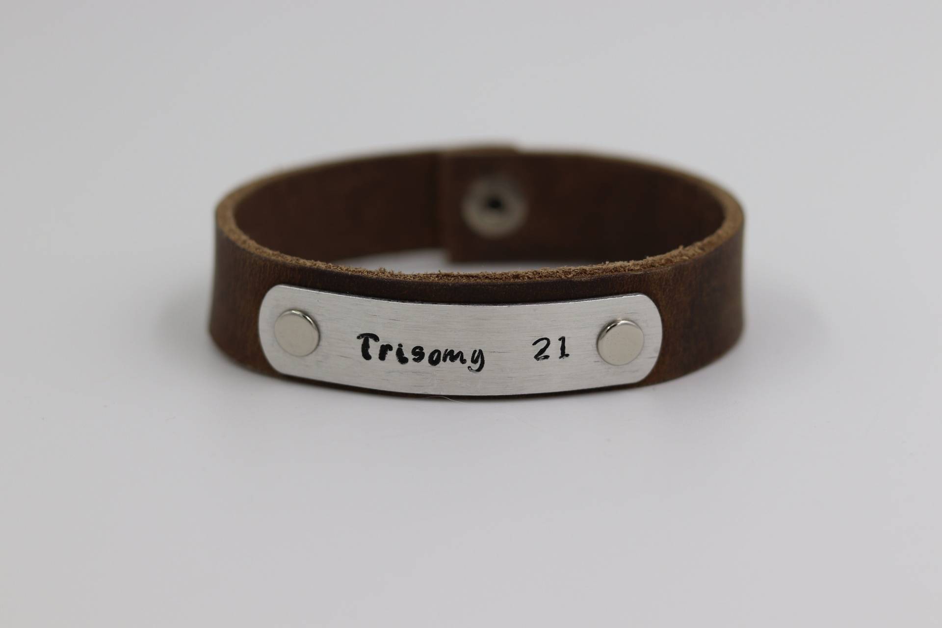 Trisomie 21 Unten Syndrom-Leder-Armband Trisomie 21 Unten Syndrom-Leder-Armband von 6ArrowsDesigns