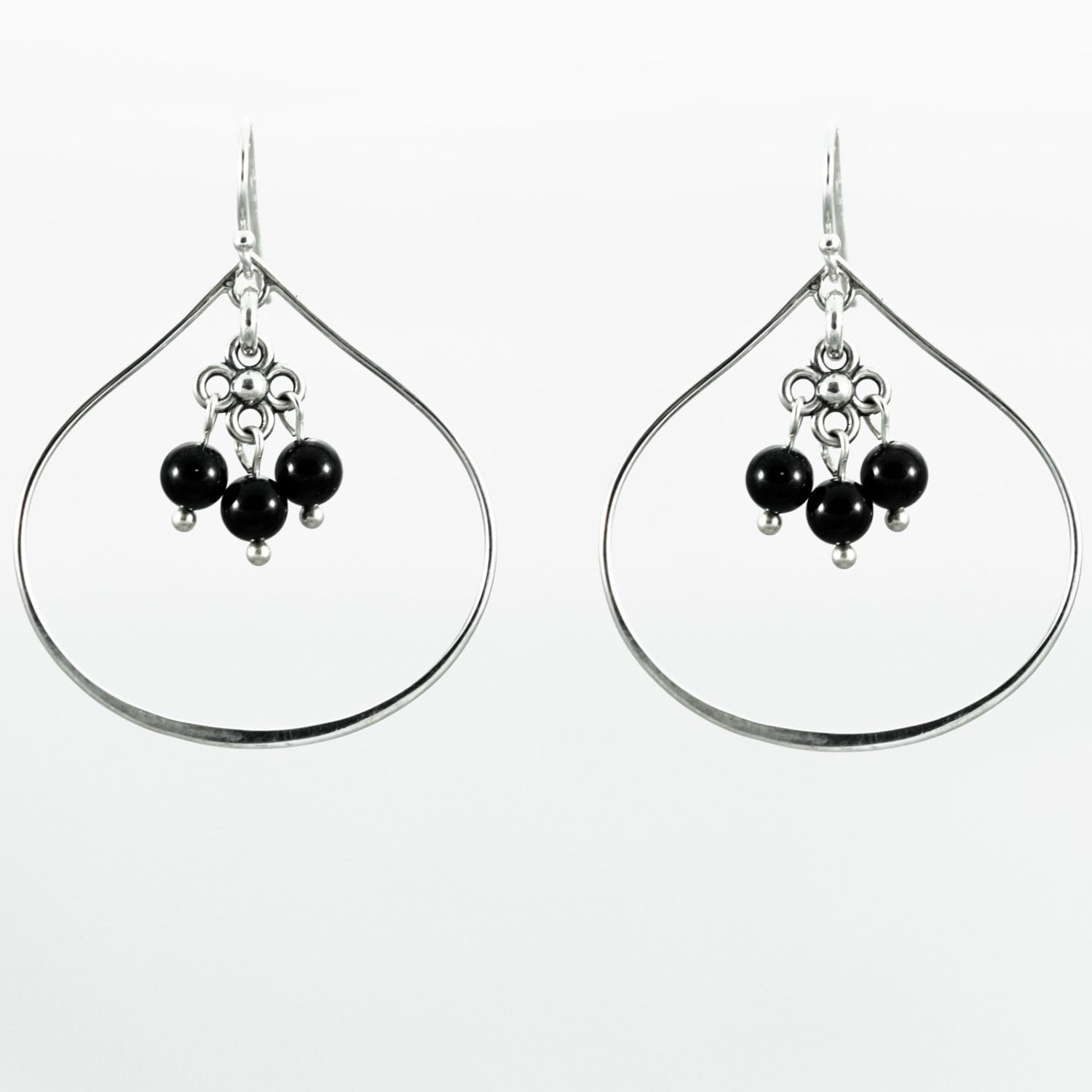 Große Silber Birnenform Reifen Mit Black Onyx Baumelt Cluster Große Silber Birnenform Reifen Mit Black Onyx Baumelt Cluster von 6XSterling