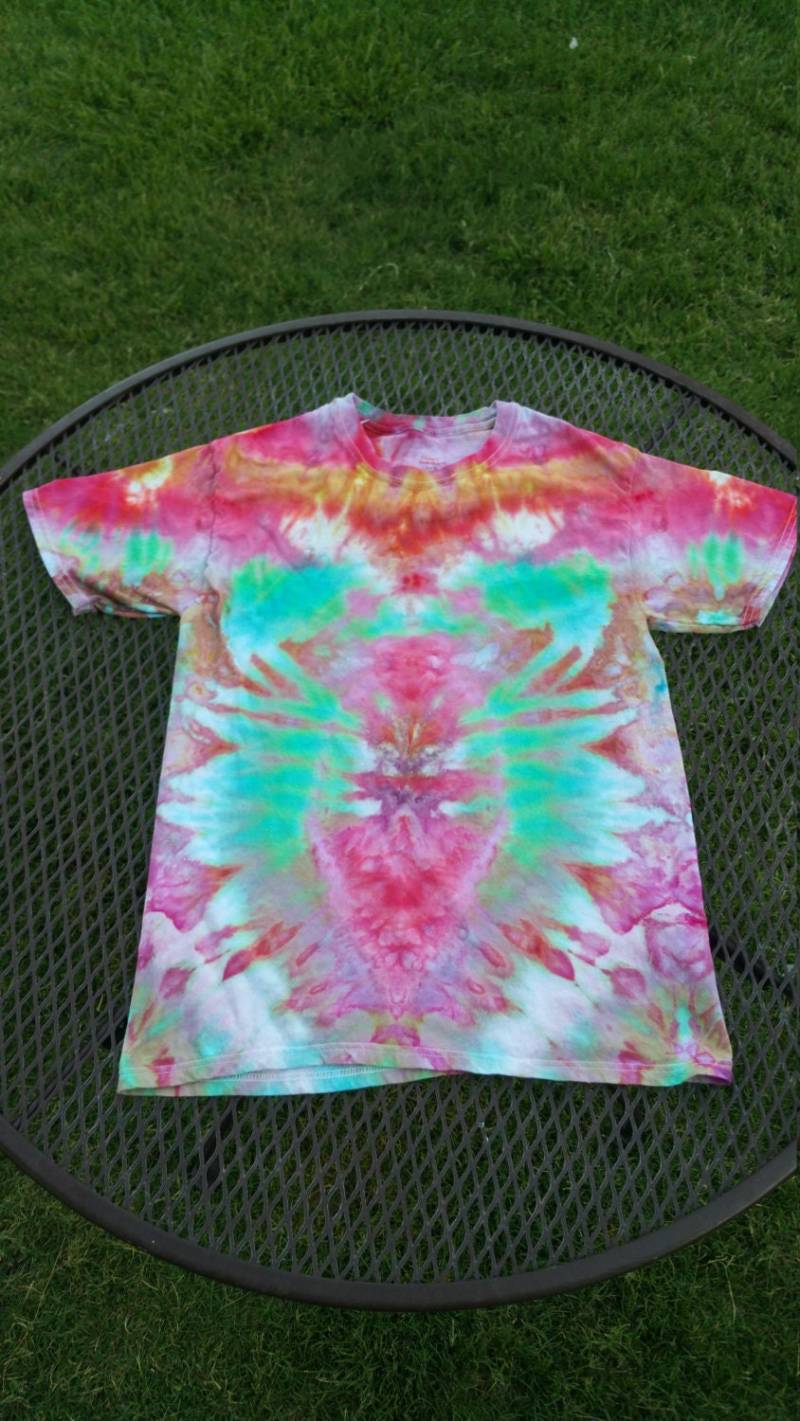 K11 - Erwachsene Small S Tie Dye T-Shirt Ice Türkis Küssende Seepferdchen Größe Klein Boho Pastell Goth Trippy Psychedelisch Einzigartig von 710visuals