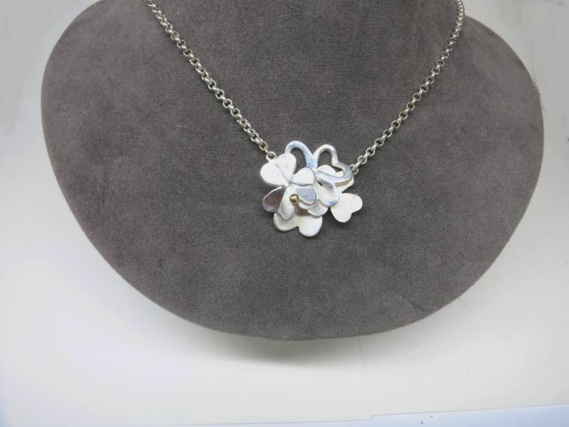 Clover Halskette Aus Silber Und Gelbgoldkugel von 750creation