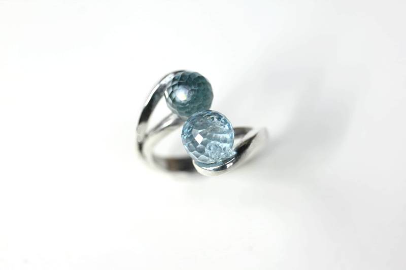 Toi Et Moi Silberring Mit Facettierten Blauen Topaskugeln von 750creation