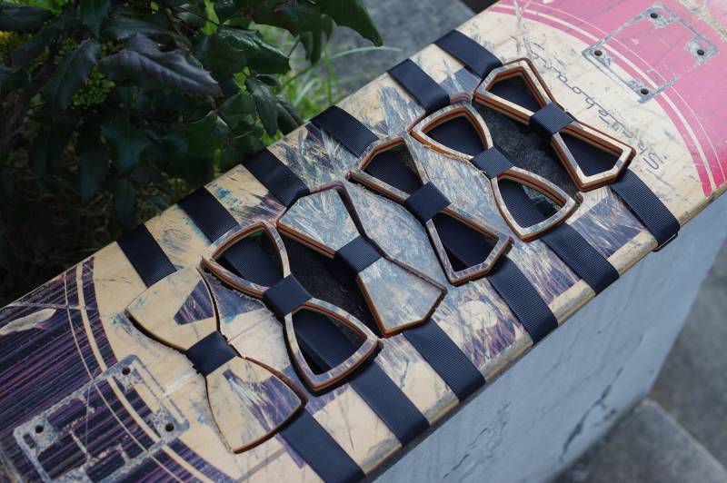 Fliege Aus Bordeaux Rot # Skateboard Recycelt Fliege Aus Bordeaux Rot # Skateboard Recycelt von 7PLIS