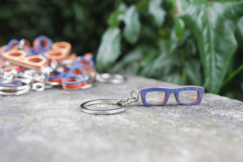 Recycelte 7Plis Schlüsselanhänger Von Used Skateboard - Grün, Schwarz Und Holz von 7PLIS