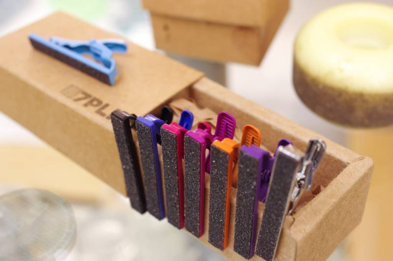 Recycelte Krawattenklammer Grip Deck Verwendet Orange Rot Braun Schwarz Blau Lila von 7PLIS