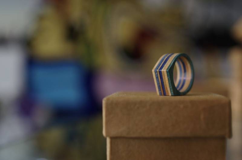 Skateboard Recycling-Holz -Ring von 7PLIS