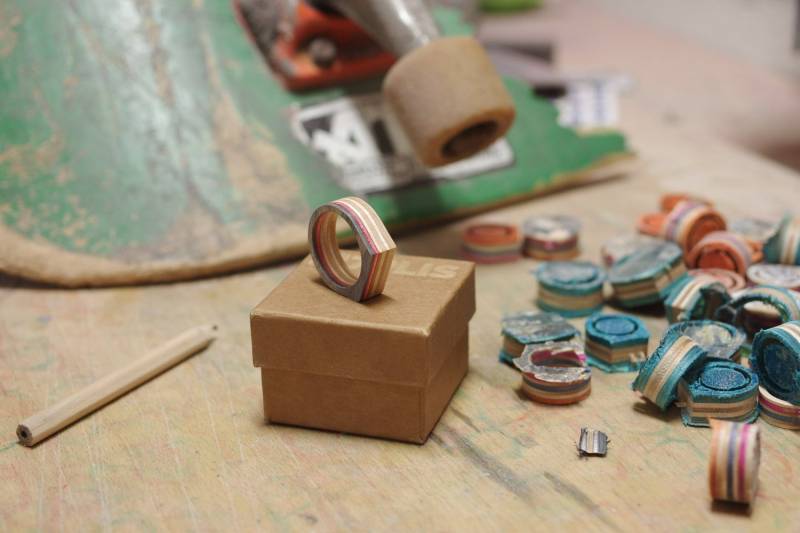 Skateboard Recycling-Holz -Ring von 7PLIS