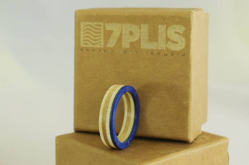 Skateboard Recycling-Holz -Ring von 7PLIS