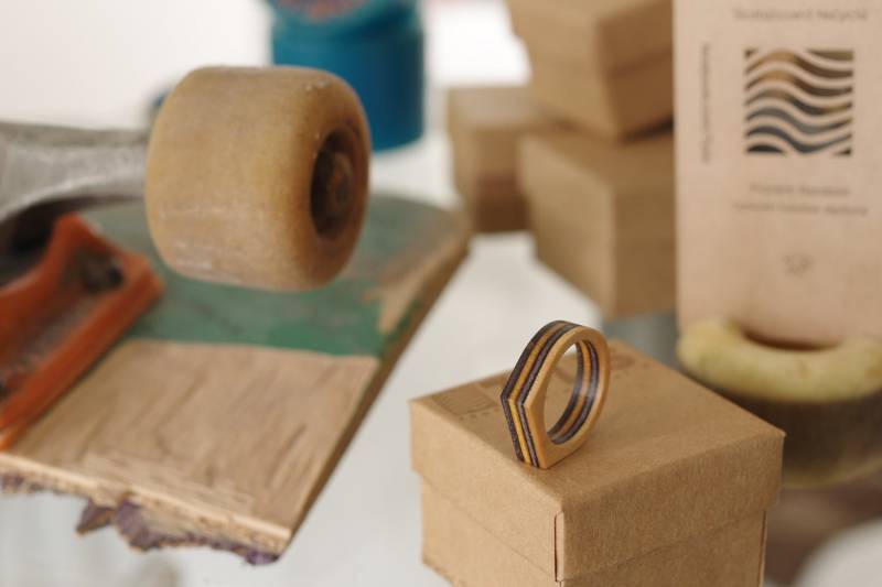 Skateboard Recycling-Holz -Ring von 7PLIS