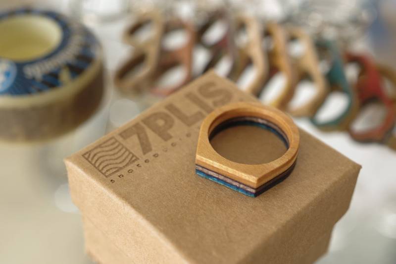 Skateboard Recycling-Holz -Ring von 7PLIS