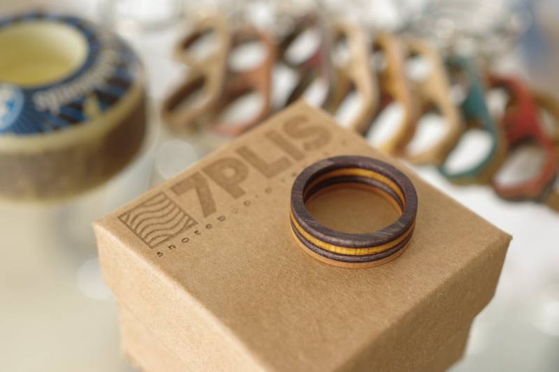 Skateboard Recycling-Holz -Ring von 7PLIS