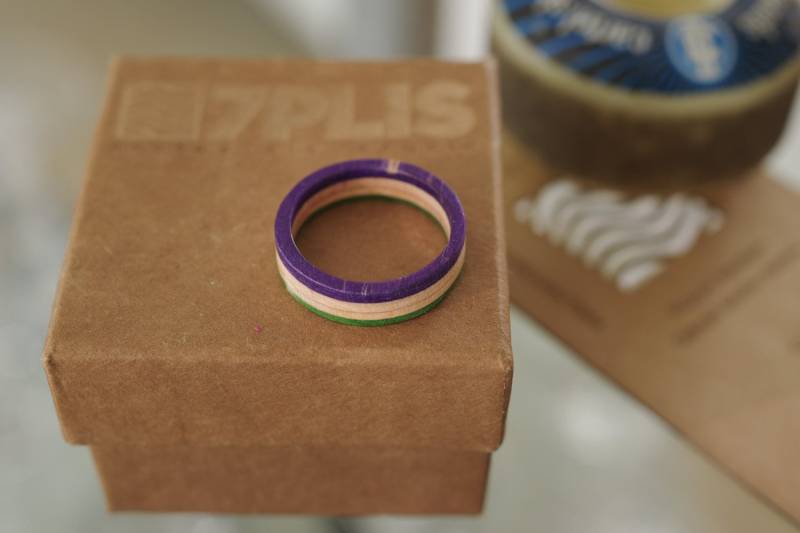 Skateboard Recycling-Holz -Ring von 7PLIS