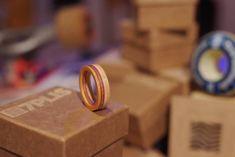 Skateboard Recycling-Holz -Ring von 7PLIS