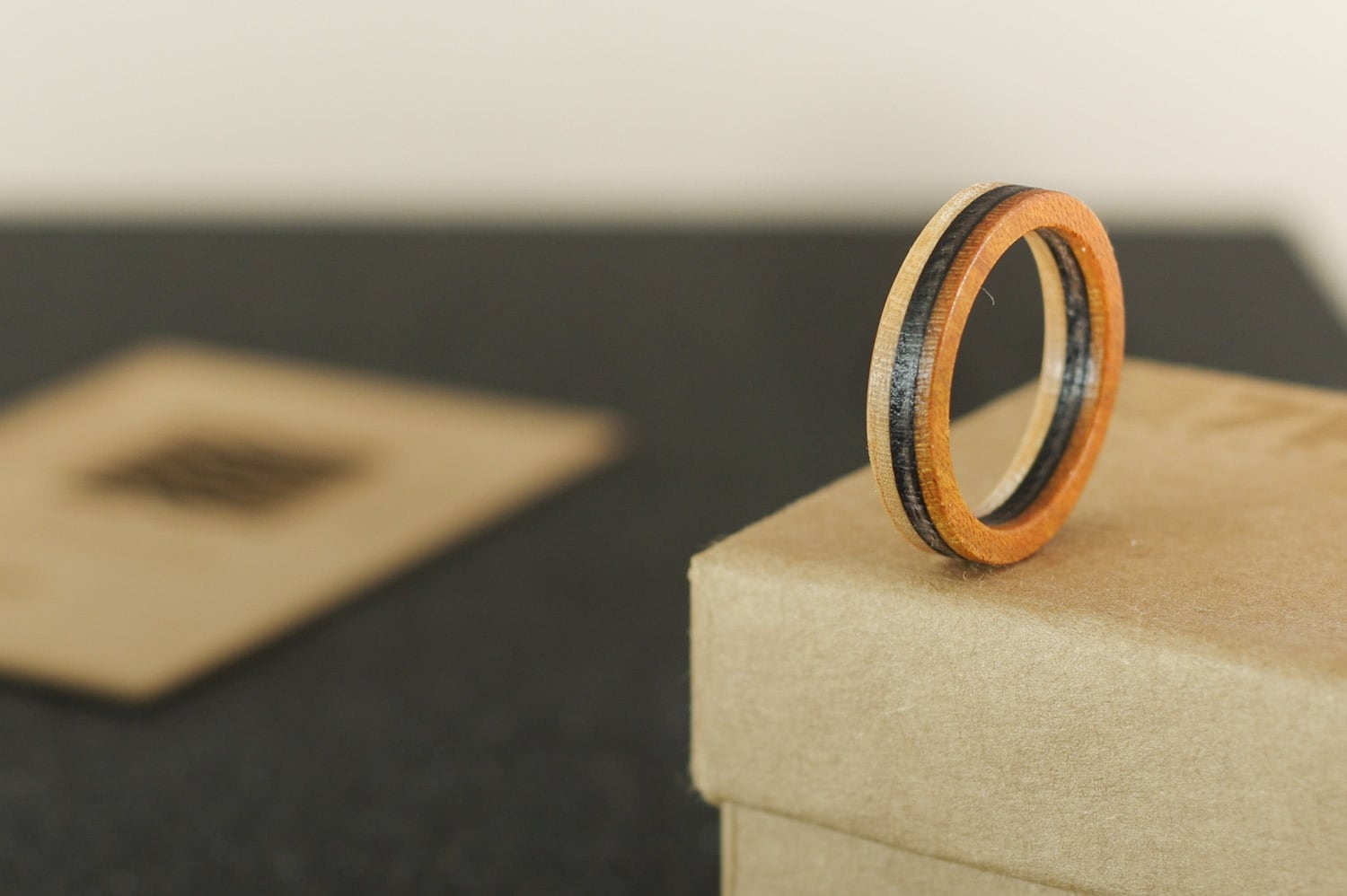Skateboard Ring Gelb Und Schwarz Recycelt | Holz Skateboard Ring Gelb Und Schwarz Recycelt | Holz von 7PLIS
