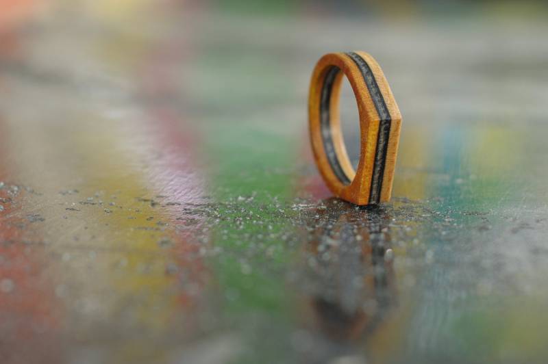 Skateboard Ring Gelb Und Schwarz Recycelt | Holz von 7PLIS