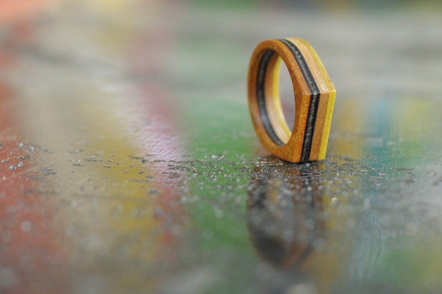 Skateboard Ring Orange Gelb Und Schwarz Recycelt | Holz Skateboard Ring Orange Gelb Und Schwarz Recycelt | Holz von 7PLIS
