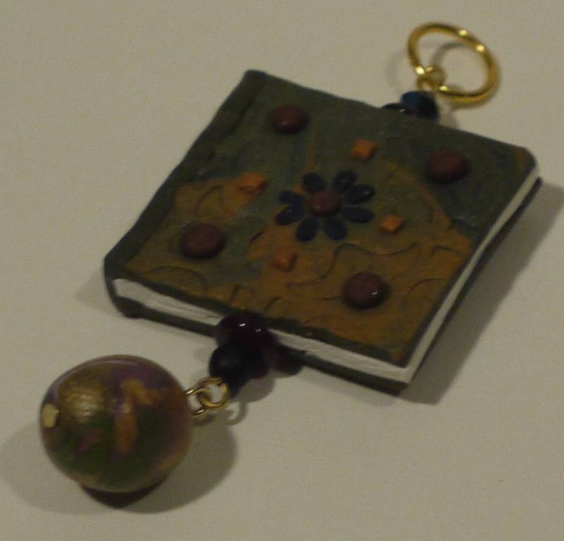 Wunderschöne Ooak Buch Perlen Charm/Anhänger Wunderschöne Ooak Buch Perlen Charm/Anhänger von 7RabbitsStudio