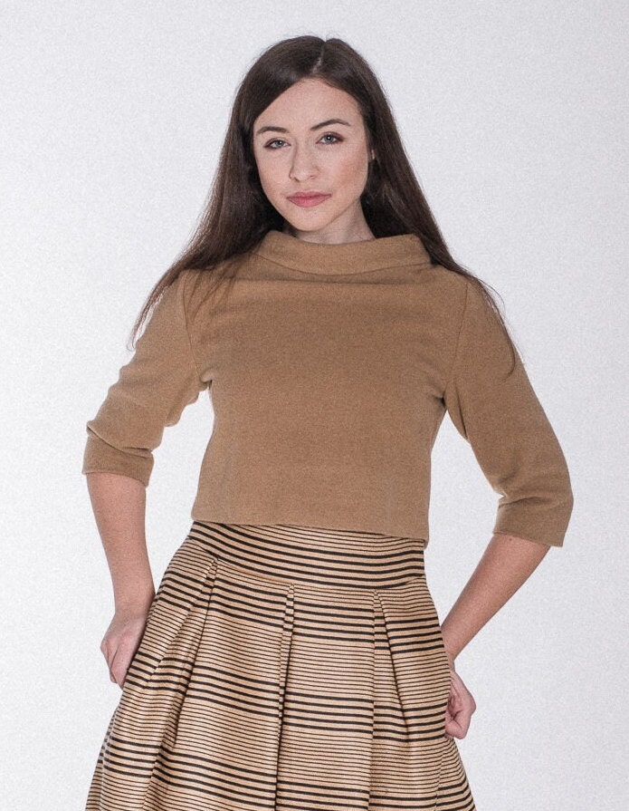 Kurze Woll-Jacke Mit U-Boot-Kragen in Beige von 7dresses