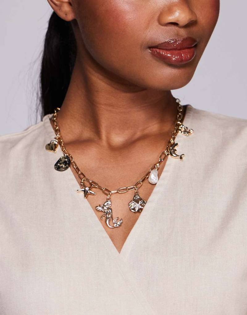 8 Other Reasons - Halskette in Gold mit Meerjungfrauen- und Muschelanhängern-Goldfarben von 8 Other Reasons