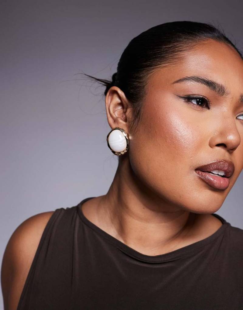 8 Other Reasons - Ohrstecker aus Kunstharz in Schwarz und Gold-Goldfarben von 8 Other Reasons