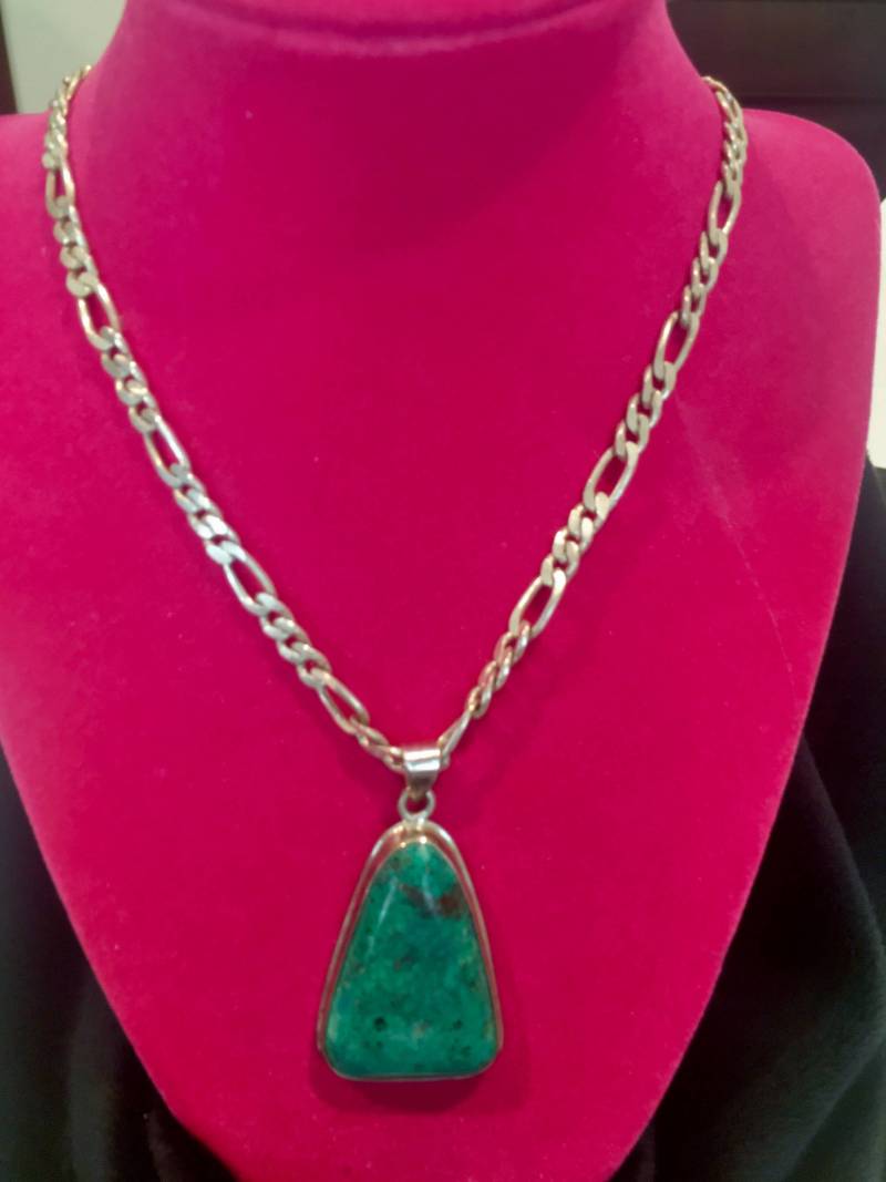 Dreieckiger Türkis Anhänger An Sterling Mvs Kette Dreieckiger Türkis Anhänger An Sterling Mvs Kette von 805Vintage