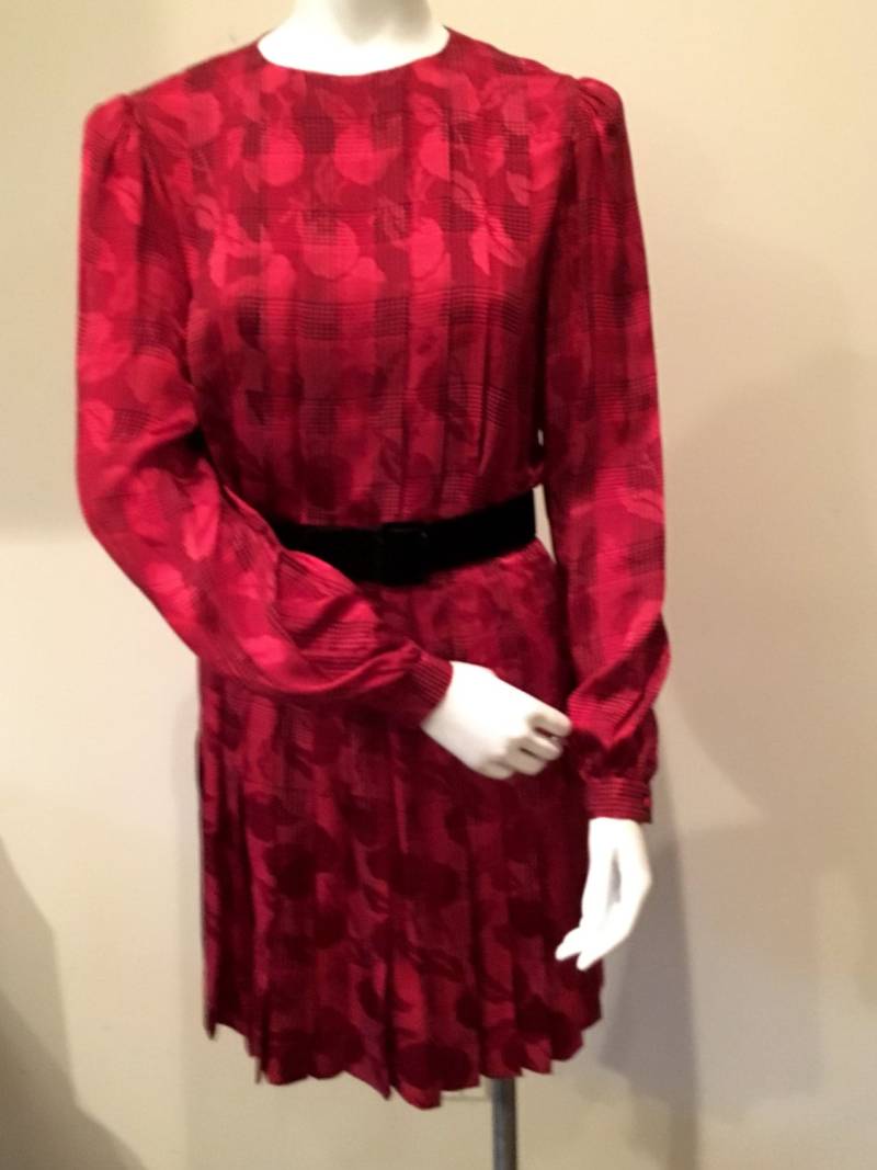 Oscar De La Renta Seidenbluse Und Seidenrock Oscar De La Renta Seidenbluse Und Seidenrock von 805Vintage