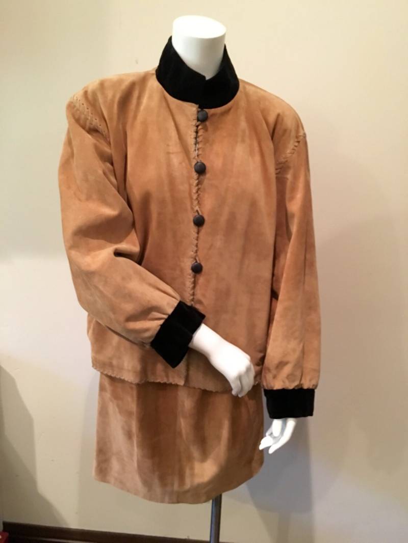 Vintage Ysl Wildleder Bomberjacke Und Rock Vintage Ysl Wildleder Bomberjacke Und Rock von 805Vintage
