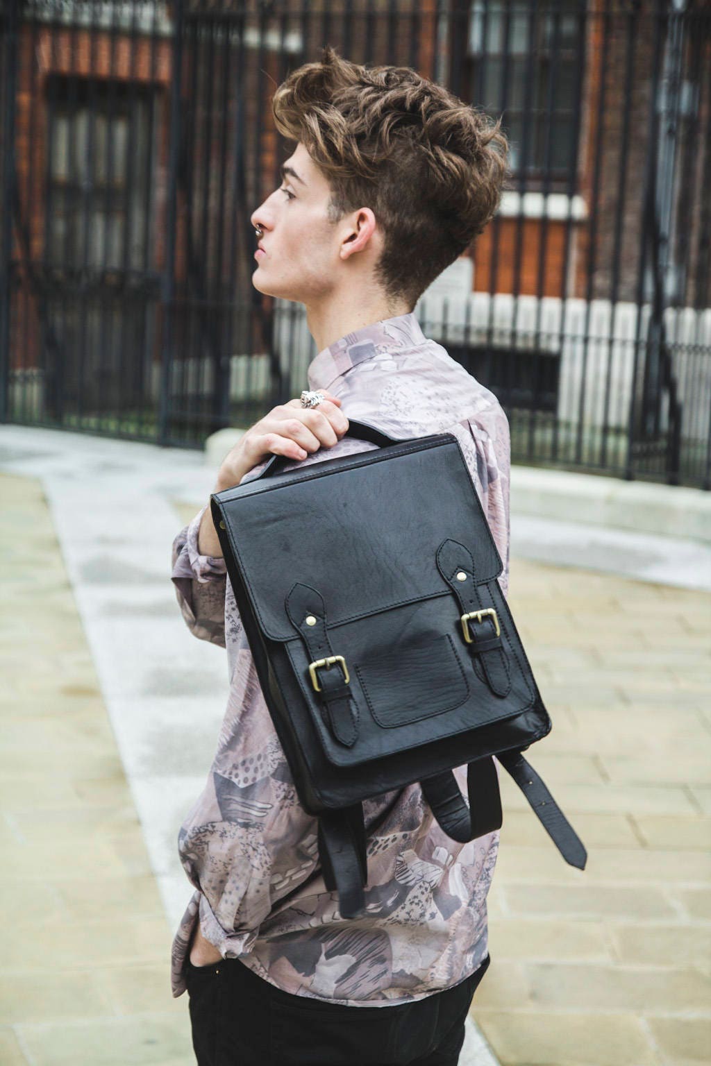 Schwarzer Leder-Rucksack Mit Oberer Klappe | Exklusive Edition von 80sStyleBags