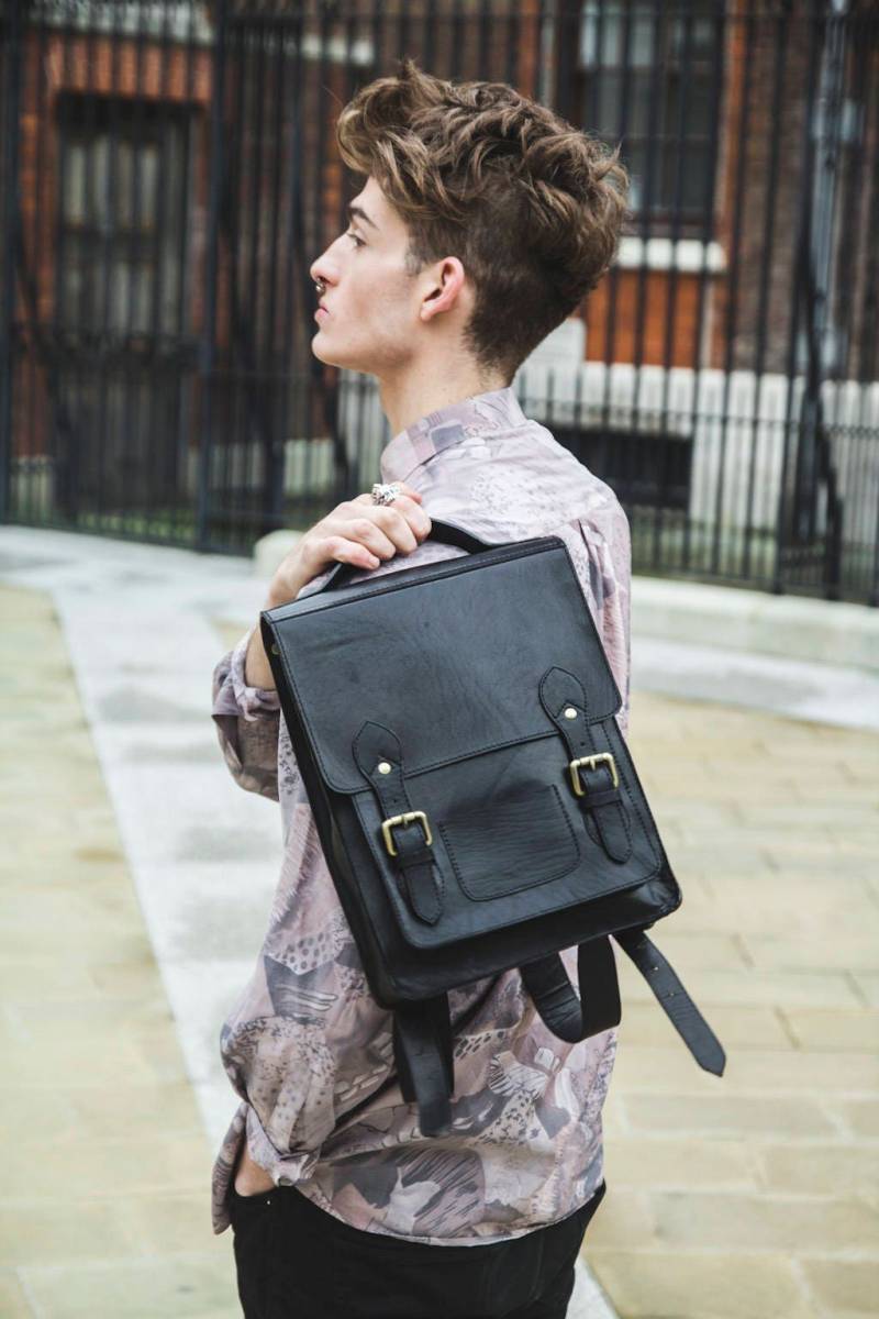 Schwarzer Leder-Rucksack Mit Oberer Klappe | Exklusive Edition von 80sStyleBags