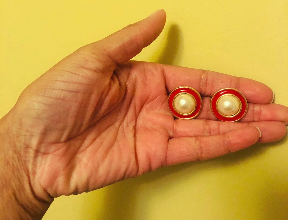 Pearl & Roten Emaille Ohrringe Pearl & Roten Emaille Ohrringe von 83Vintage