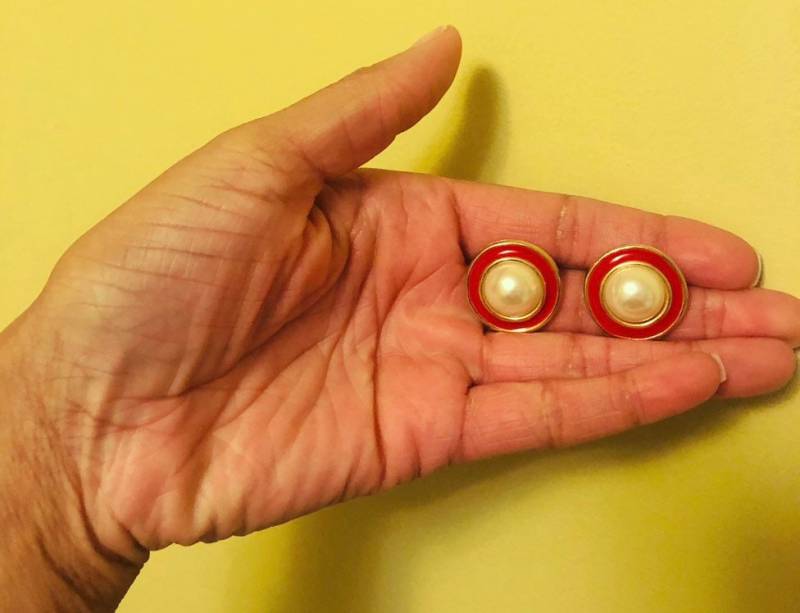 Pearl & Roten Emaille Ohrringe Pearl & Roten Emaille Ohrringe von 83Vintage