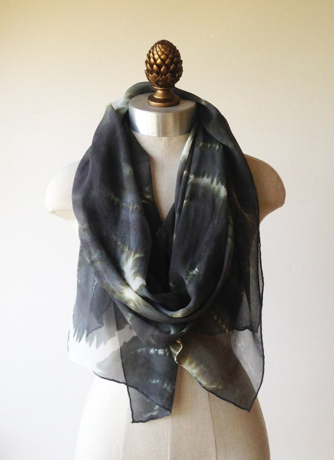 Seidenschal Chiffon, Von Hand Bemalte Wrap, Holzkohle Schal, Animal-Print Seidenschal Chiffon, Von Hand Bemalte Wrap, Holzkohle Schal, Animal-Print von 88editions