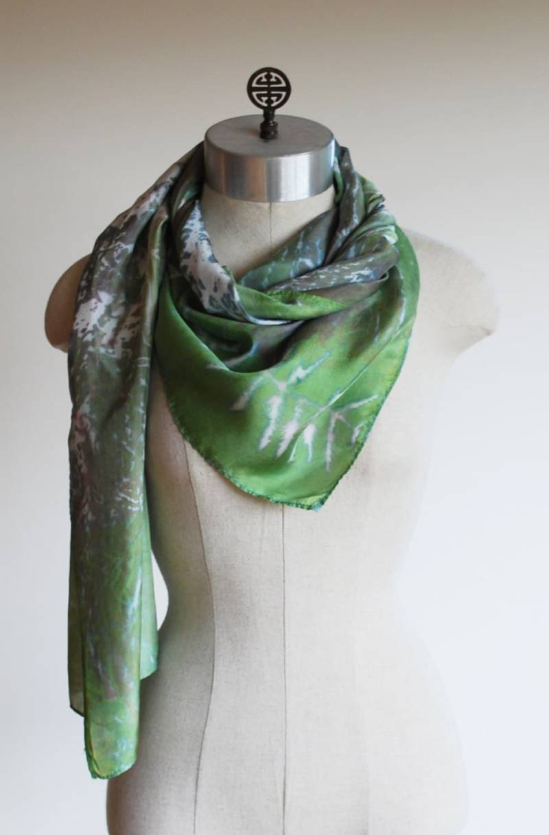 Waldland Schal, Grünen Seidenschal Fallen, Hand Bedruckten Schals Von 88Editions von 88editions
