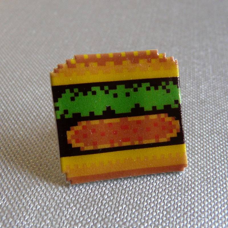 Burgertime Hamburger Pin // Arcade Nintendo Hutnadel Krawattennadel Retro Anstecknadel Harzbeschichteter Schrumpfplastik Ähnlich Emaille von 8BitZero
