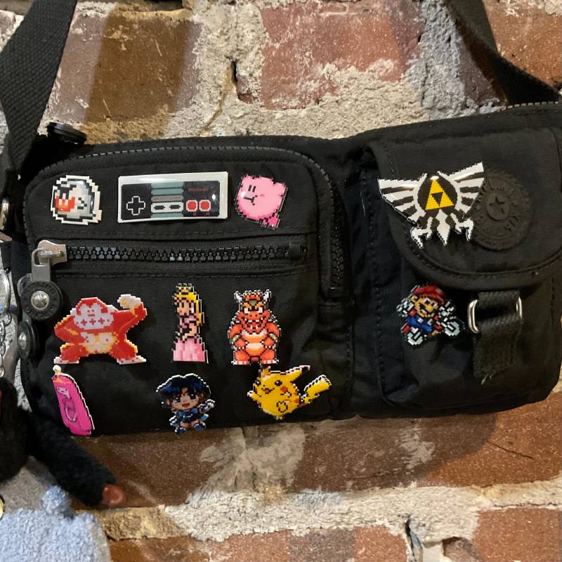 Donkey Kong Pin // Nintendo Arcade Hutnadel Retro Anstecknadel Harzbeschichteter Schrumpfplastik Ähnlich Emaille von 8BitZero