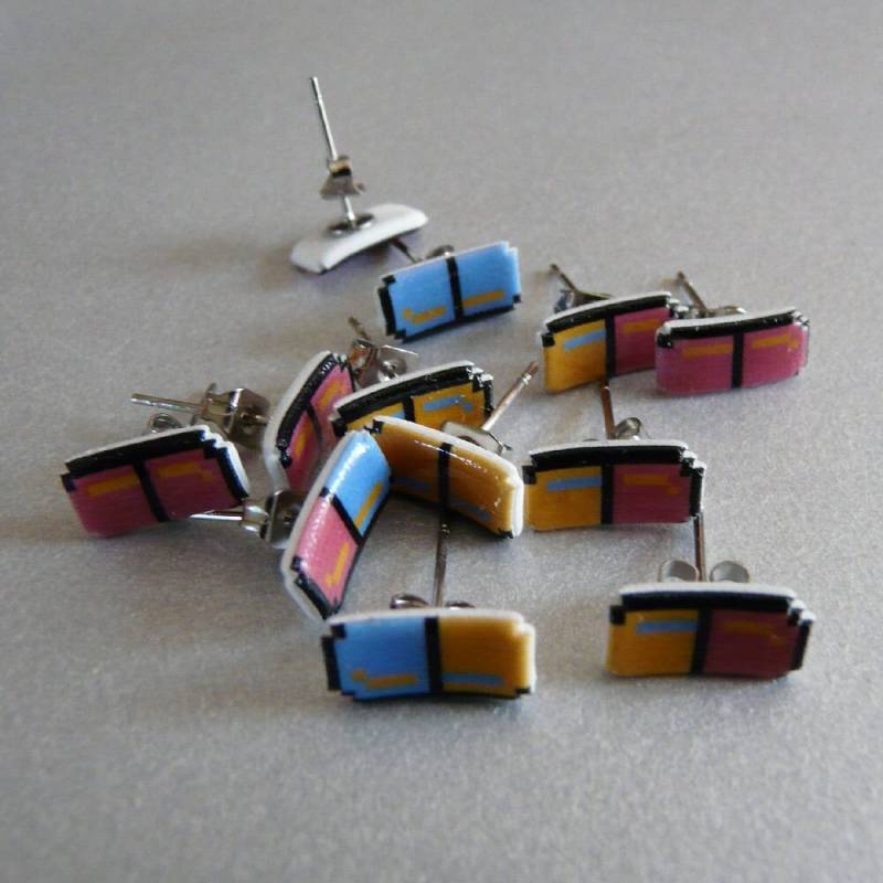 Jenseits Des Tals Der Pixel - Dr. Mario Ohrringe von 8BitZero