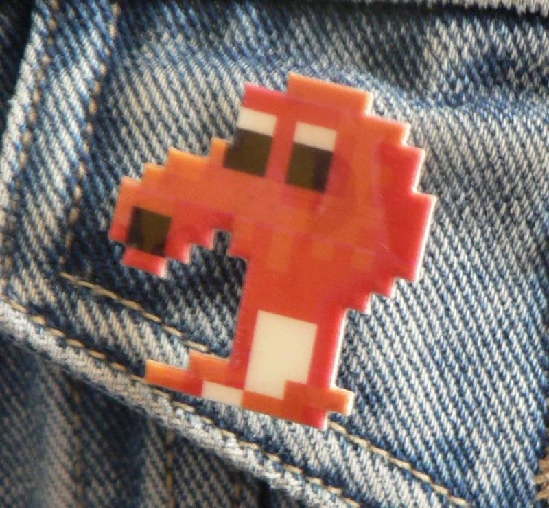 Q-Bert Pin // Arcade Nintendo Hutnadel Krawattennadel Retro Anstecknadel Harzbeschichteter Schrumpfplastik Ähnlich Emaille von 8BitZero