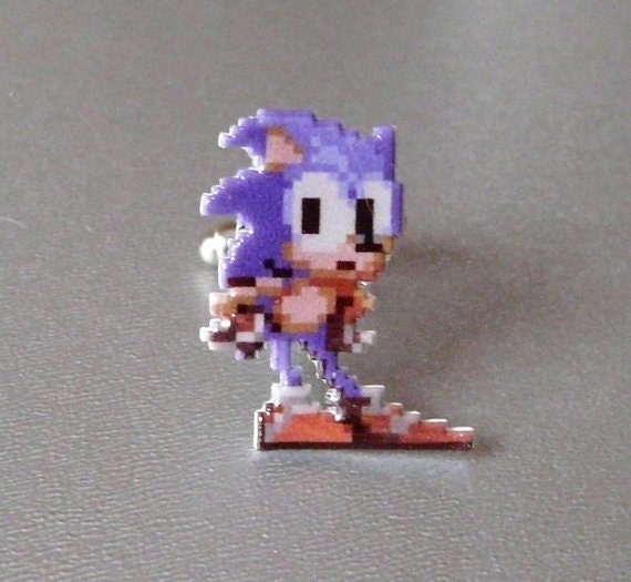 Sonic The Hedgehog Pin // Sega Hutnadel Pixel Krawattennadel Retro Anstecknadel Harzbeschichteter Schrumpfplastik Ähnlich Emaille von 8BitZero