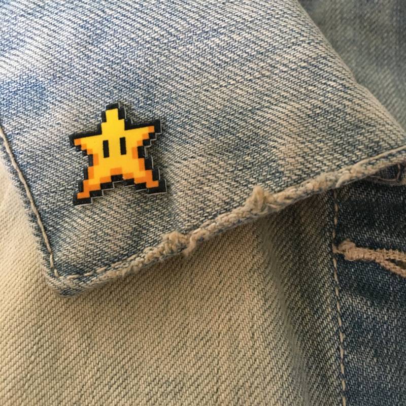 Super Mario 3 Unbesiegbar Stern Pin // Nintendo Hutnadel Krawattennadel Retro Anstecknadel Harzbeschichteter Schrumpfplastik Ähnlich Emaille von 8BitZero