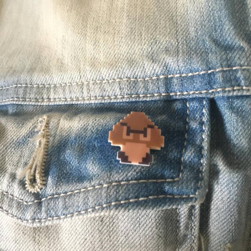 Super Mario Goomba Pin // Nintendo Hutnadel Krawattennadel Retro Schrumpfplastik Ähnlich Wie Emaille von 8BitZero
