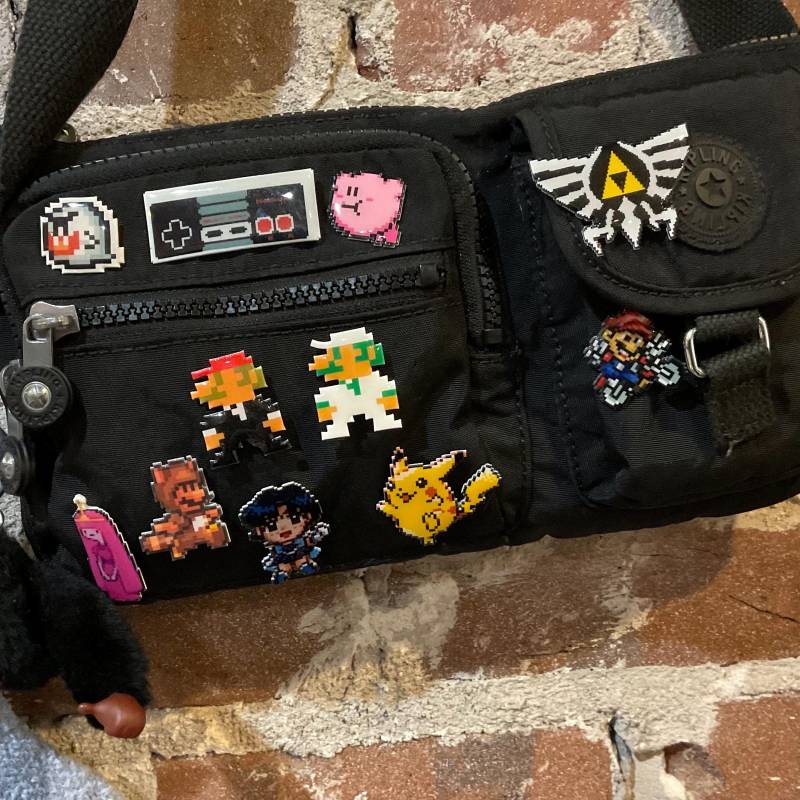 Super Mario Tanooki Pin // Nintendo Hut Retro Anstecknadel Harzbeschichteter Shrink Kunststoff Ähnlich Emaille von 8BitZero