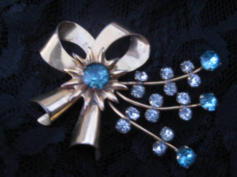 1950S Atomic Bow Brosche Strass-Anstecknadel Mit Goldfarbener Fassung 1950S Atomic Bow Brosche Strass-Anstecknadel Mit Goldfarbener Fassung von 8loveyvintage8