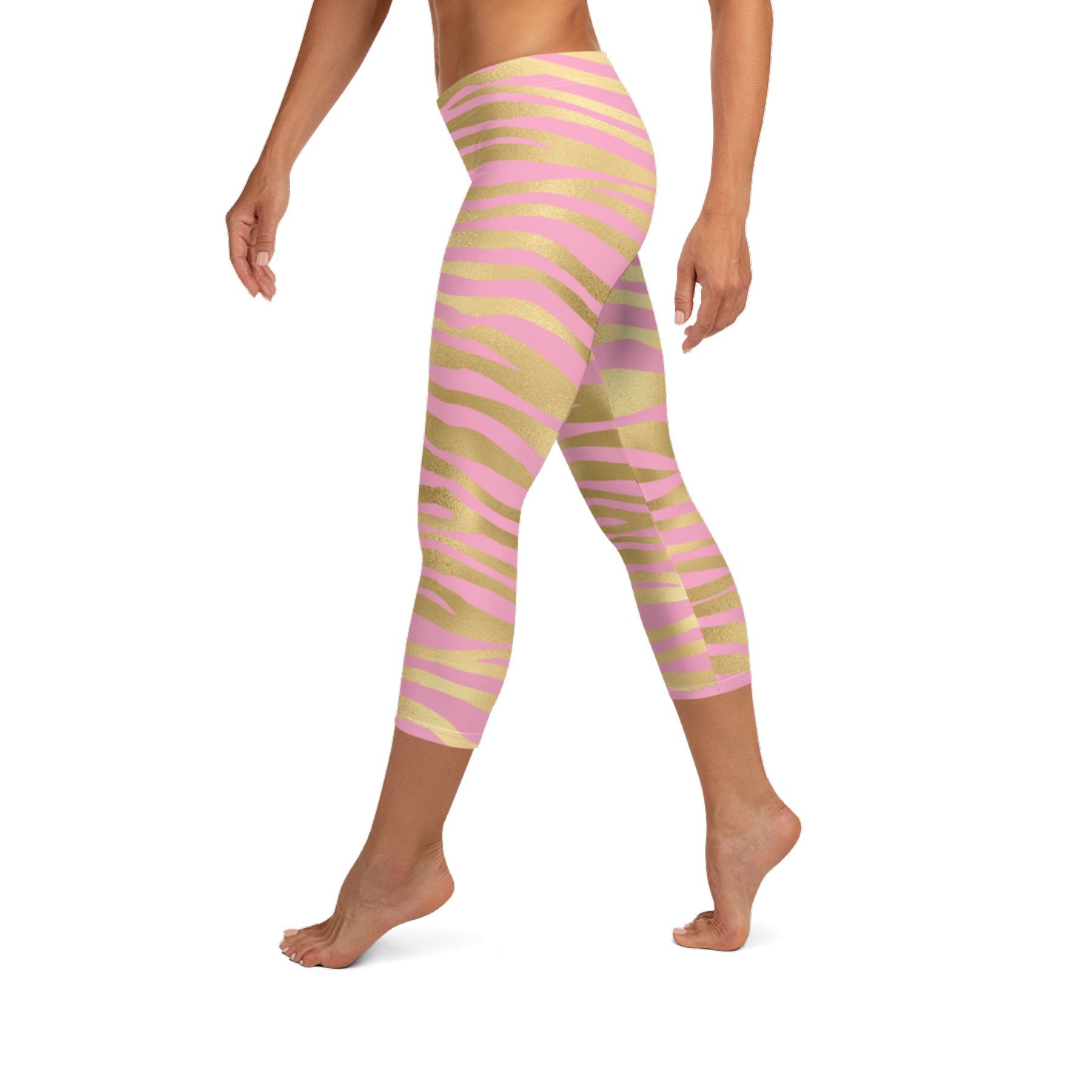 Kiki Es Pink Und Gold Damen Workout Yoga Bequeme Capri Leggings Custom Nacht Mama Kiki Es Pink Und Gold Damen Workout Yoga Bequeme Capri Leggings Custom Nacht Mama von 923unlimited
