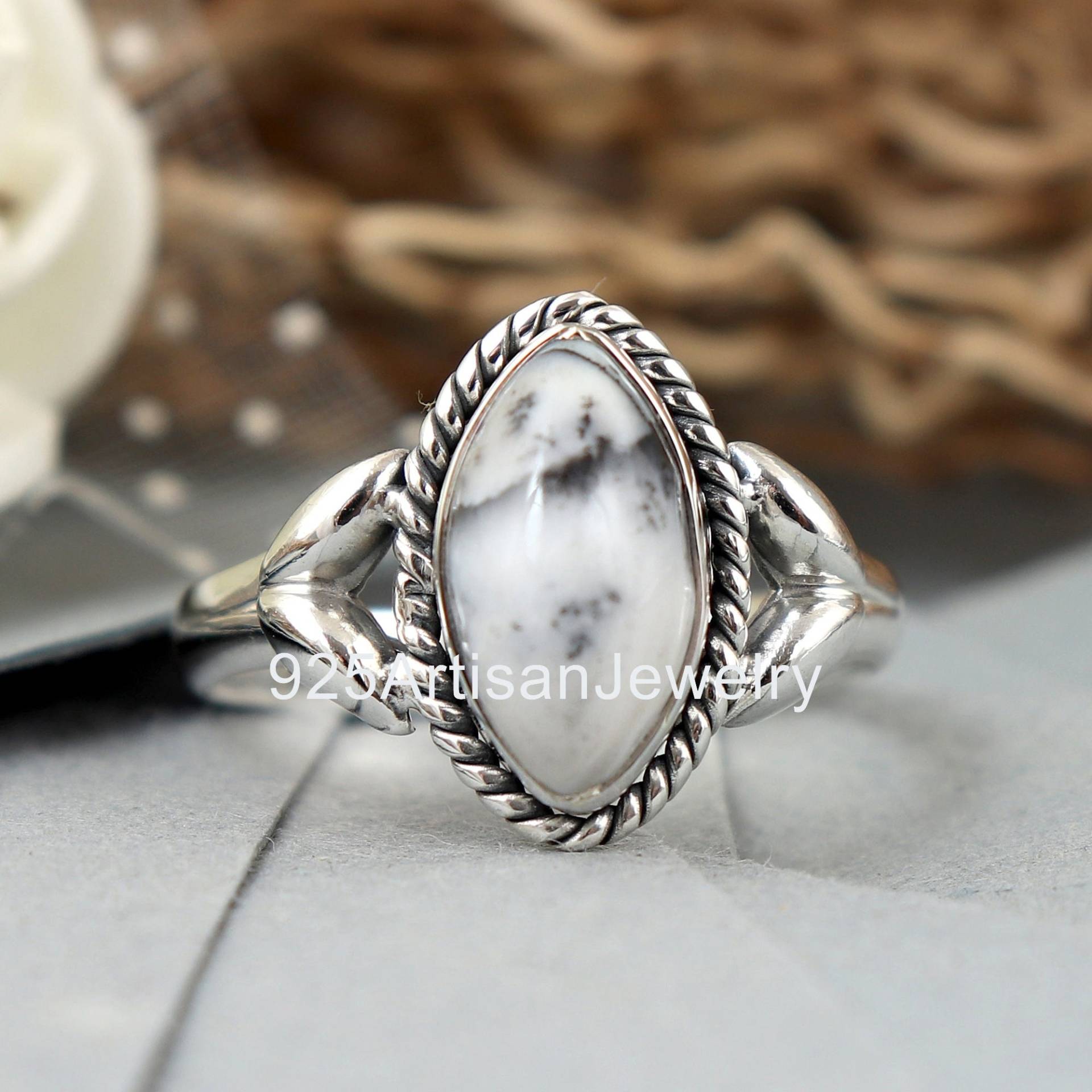 Best Sale Weißer Howlith Ring, 6x12 Mm Edelstein Massiver Silber Natürlicher Boho Frauen Handgemachte Geschenkideen von 925ArtisanJewelry