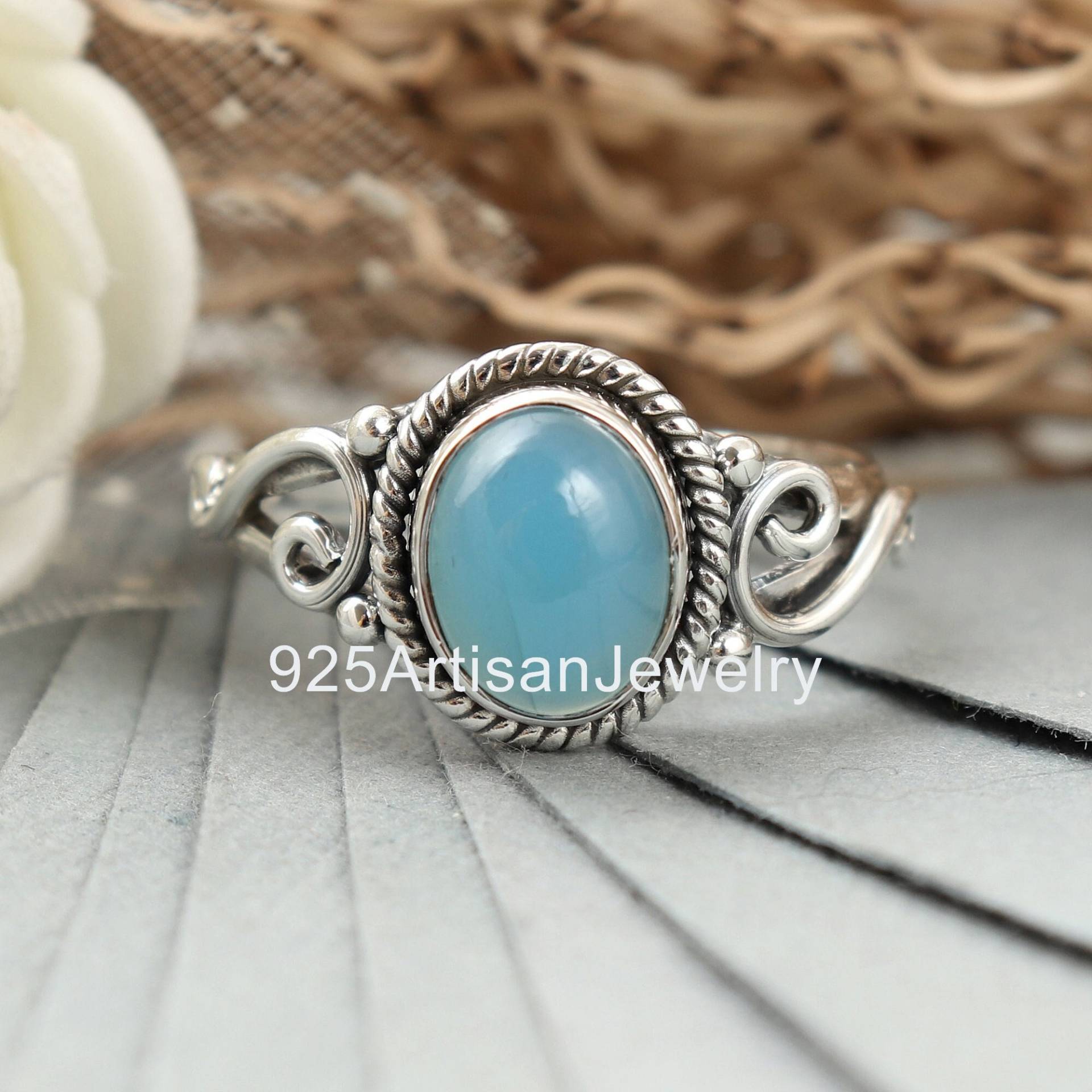 Natürlicher Blauer Chalcedonring, 7x9 Mm Oval Steinring, 925Er Silber Ring, Boho Schmuck, Chalcedon Handgemachter Frauen Geschenk Ring von 925ArtisanJewelry