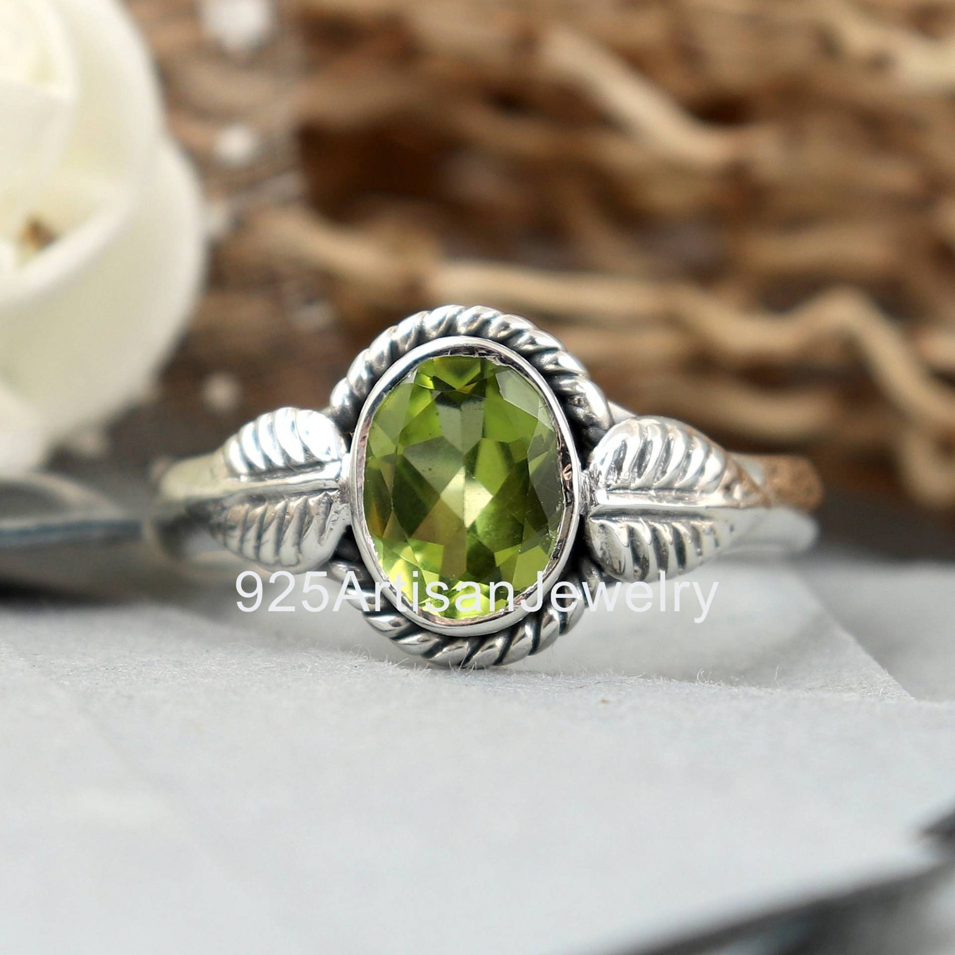 Peridot Ring, Statement 925 Silber Handgemachter Edelstein Frauen Natürlicher Peridot, Schmuck, Zierlicher Ring von 925ArtisanJewelry