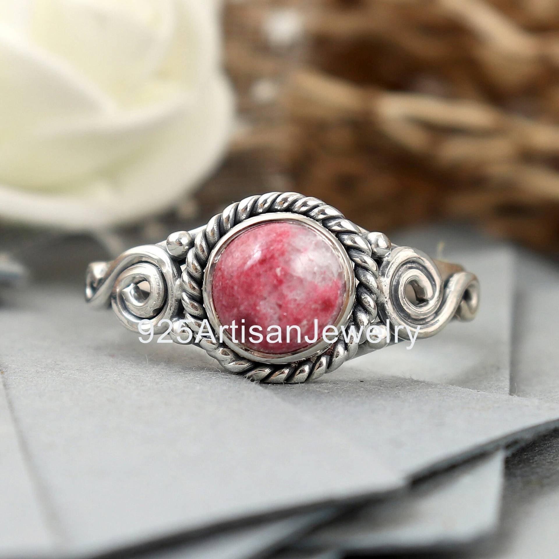 Weihnachtsangebot Thulit Ring, 7 Mm Edelstein 925 Silber Ring Für Frauen, Statement Naturstein Ringe von 925ArtisanJewelry