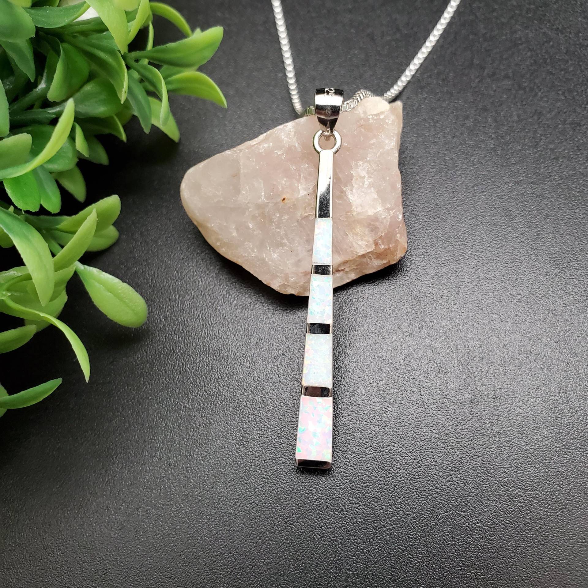 925Forher Feuer Weiß Opal Inlay Halsketten-Anhänger Mit Silber Box-Kette 18 Zoll | Sterling Weiß Halskette Geschenkideen 925Forher Feuer Weiß Opal Inlay Halsketten-Anhänger Mit Silber Box-Kette 18 Zoll | Sterling Weiß Halskette Geschenkideen von 925ForHer